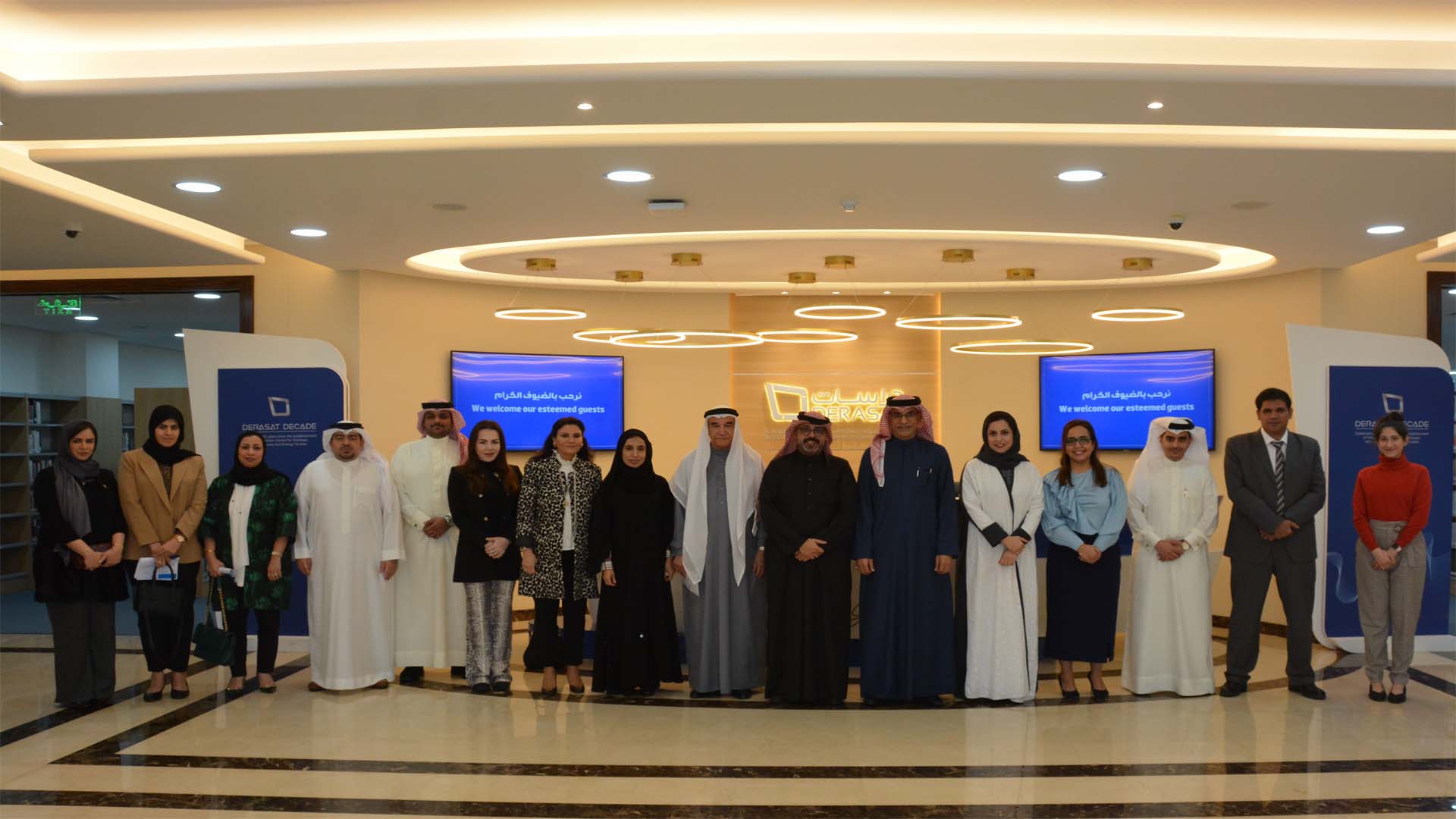 Shura Council Members visit Derasat Library