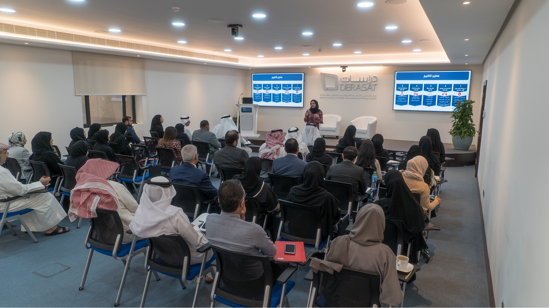 دراسات تنظم ورشة عمل تعريفية لممثلي مراكز الخدمة الحكومية في مملكة البحرين