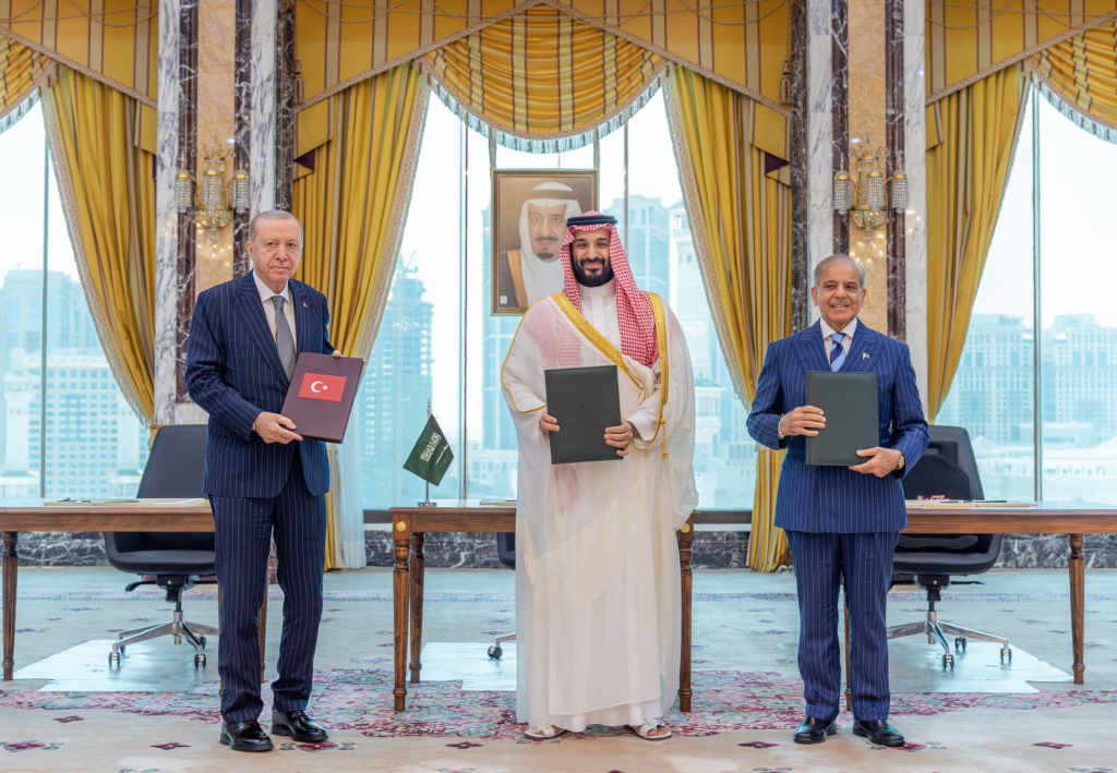 الدلالات الاستراتيجية لتفعيل "اتفاقية مكة للدفاع المشترك": الرد الجماعي ضد الاعتداءات على المملكة العربية السعودية
